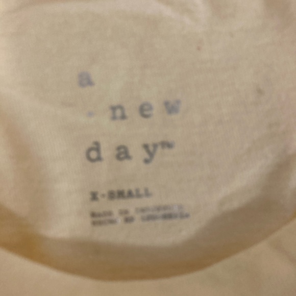 Exaggerated shoulder Tank Top - Picture 3 of 4